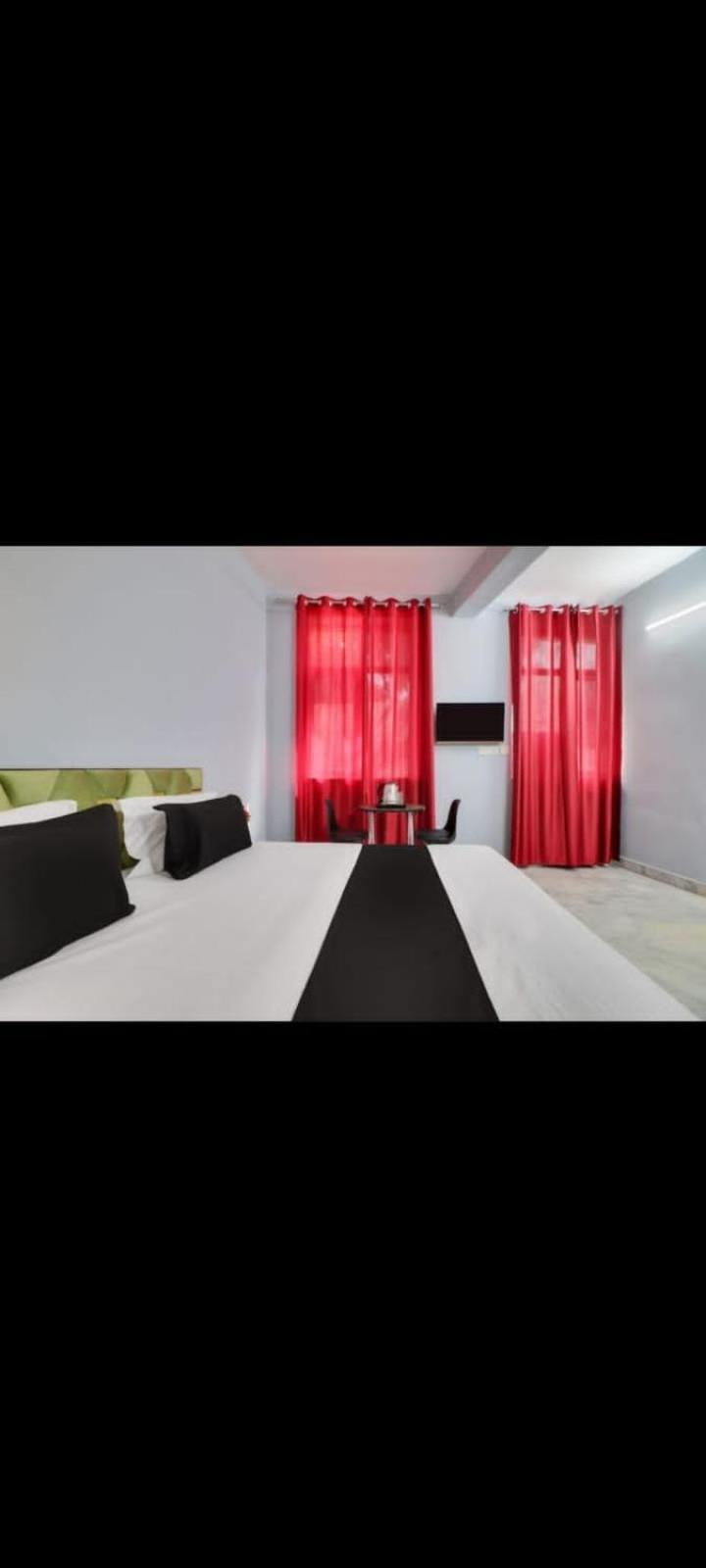 Hotel Day Night Inn New Delhi Bagian luar foto